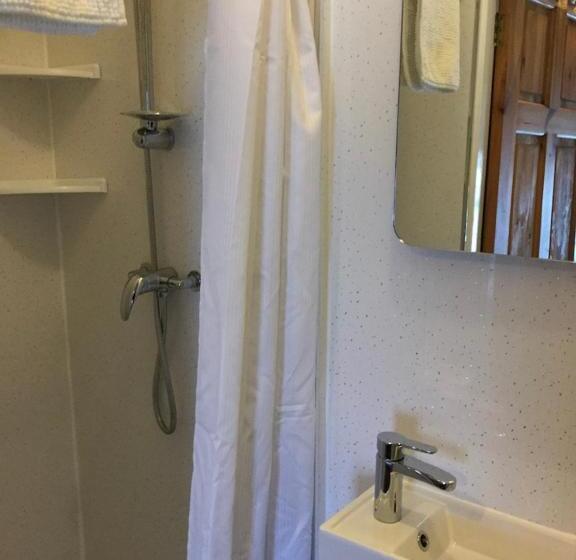 חדר משפחתי, The Molly House