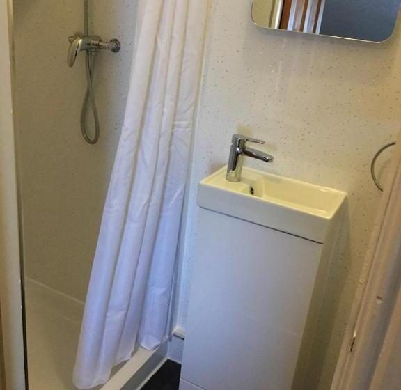 חדר משפחתי, The Molly House