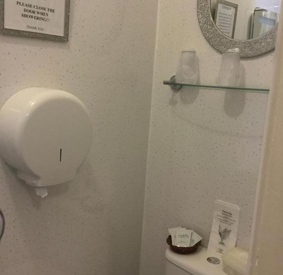 חדר משפחתי, The Molly House