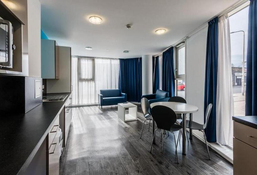 اتاق استاندارد, Destiny Student  Holyrood