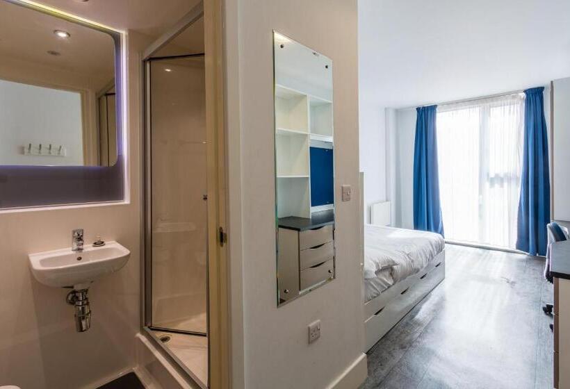 5 Bedroom Apartment, Destiny Student  Holyrood