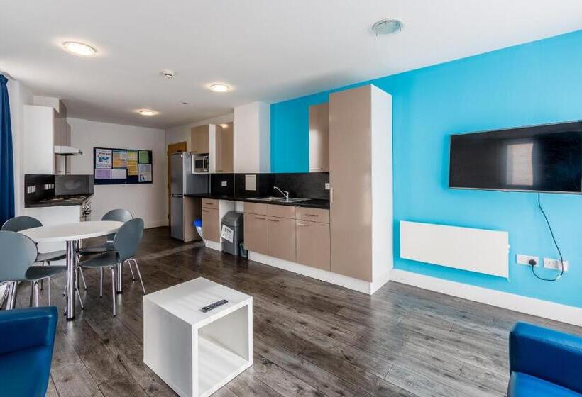 5 Bedroom Apartment, Destiny Student  Holyrood