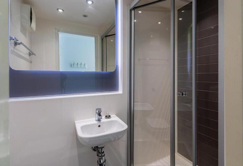 5 Bedroom Apartment, Destiny Student  Holyrood