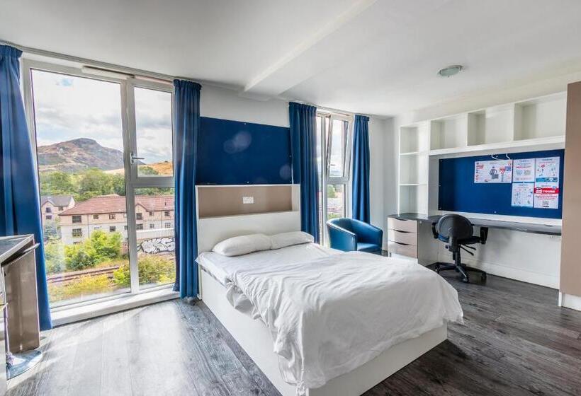 استودیوی استاندارد, Destiny Student  Holyrood