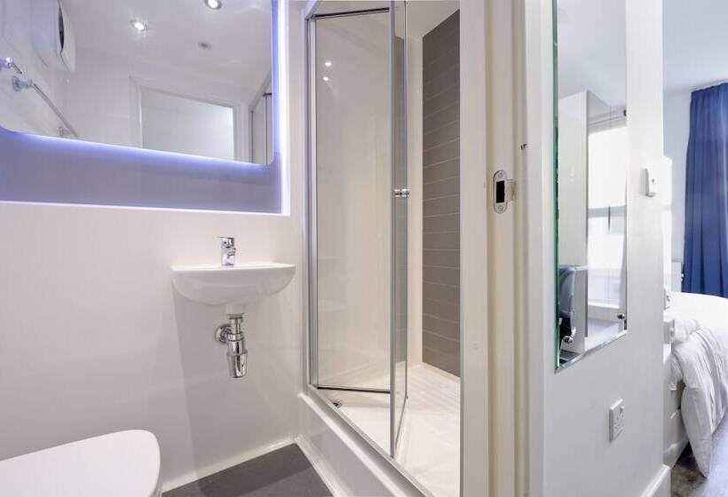 5 Bedroom Apartment, Destiny Student  Holyrood