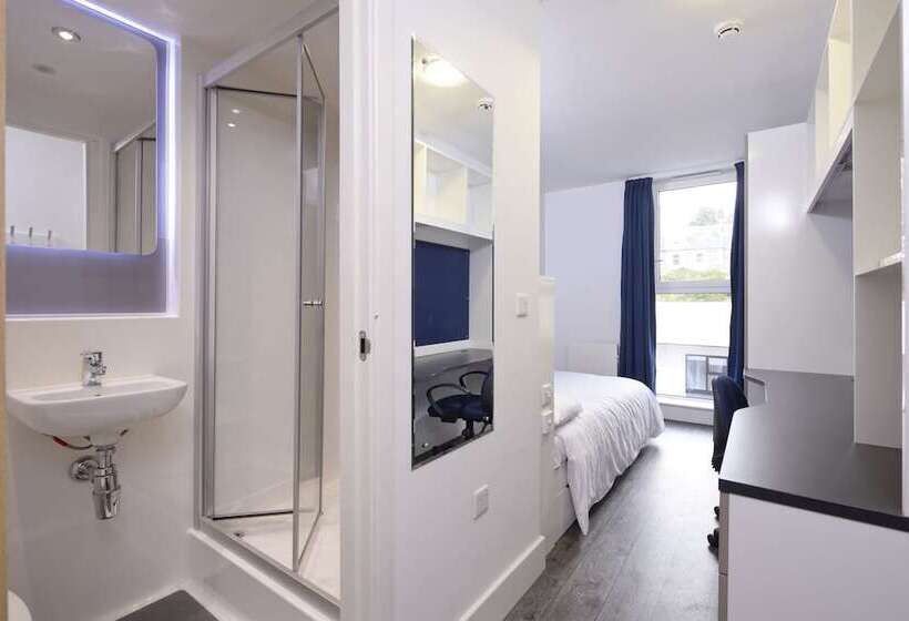 5 Bedroom Apartment, Destiny Student  Holyrood