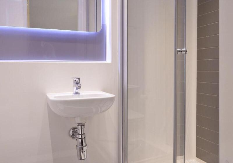 اتاق استاندارد, Destiny Student  Holyrood