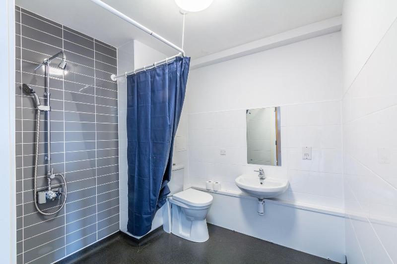 استودیوی استاندارد, Destiny Student  Holyrood