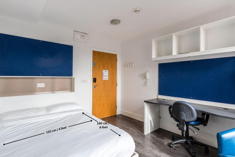 استودیوی استاندارد, Destiny Student  Holyrood