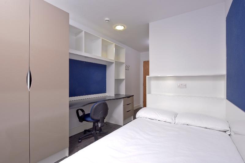 آپارتمان 4 خوابه, Destiny Student  Holyrood