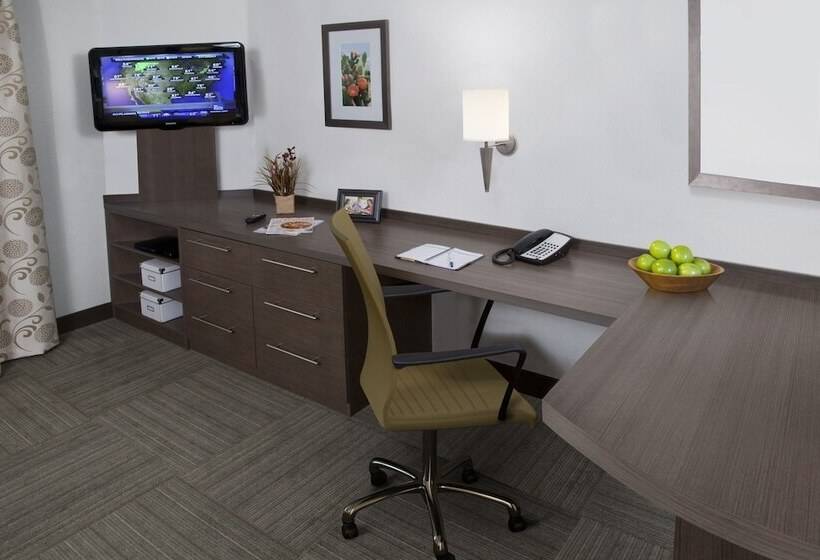 מיטת קינג בסוויטה, Candlewood Suites College Station, An Ihg