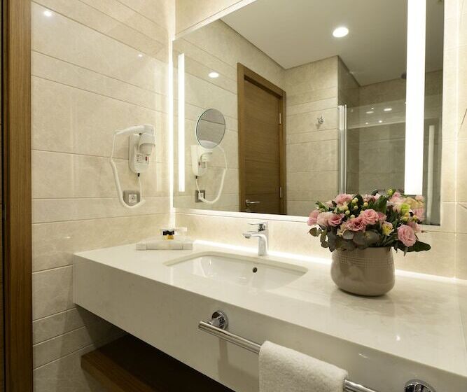 Standard Room Double Bed City View, Holiday Inn Bursa City Centre, An Ihg