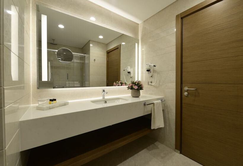 Premium Room City View, Holiday Inn Bursa City Centre, An Ihg