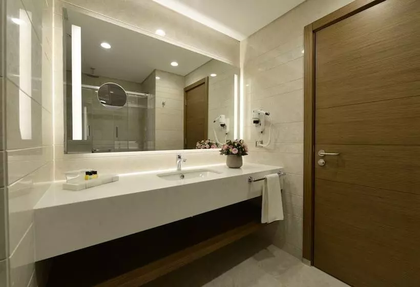 Premium Room City View, Holiday Inn Bursa City Centre, An Ihg