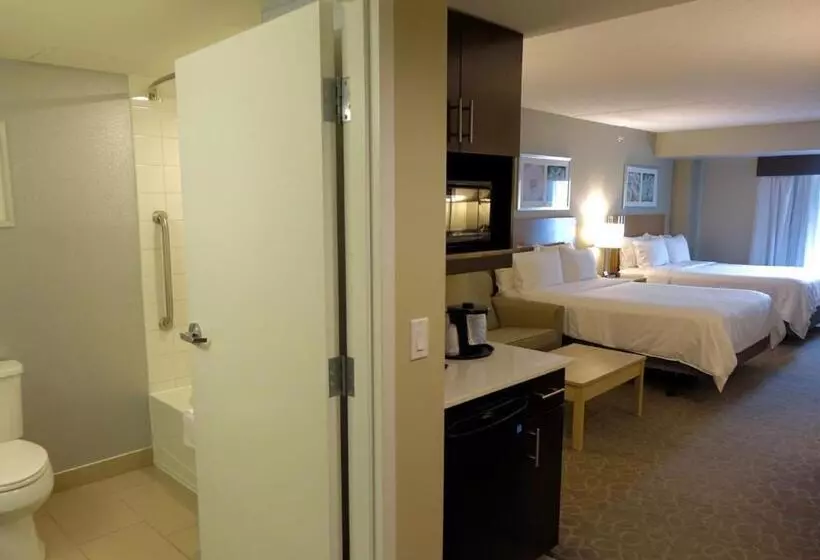Sviitti, Holiday Inn Express & Suites Oshawa Downtown Toronto Area, An Ihg