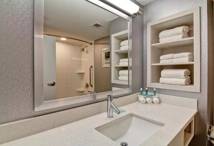 Standard-huone, Holiday Inn Express & Suites Oshawa Downtown Toronto Area, An Ihg
