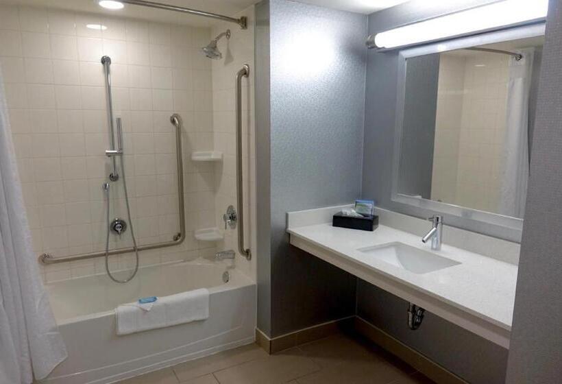 غرفة قياسية لذوى الاحتياجات الخاصة, Holiday Inn Express & Suites Oshawa Downtown   Toronto Area, An Ihg