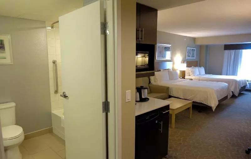 Sviitti, Holiday Inn Express & Suites Oshawa Downtown Toronto Area, An Ihg