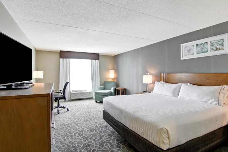 غرفة قياسية سرير كينج لذوى الإحتياجات الخاصة, Holiday Inn Express & Suites Oshawa Downtown   Toronto Area, An Ihg