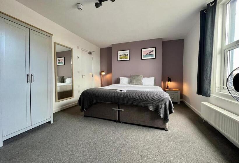 キングサイズベッドのスタンダードルーム, Starboard Stays