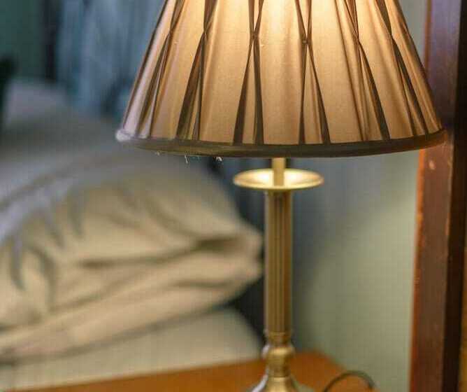 标准间, Golden Eagle