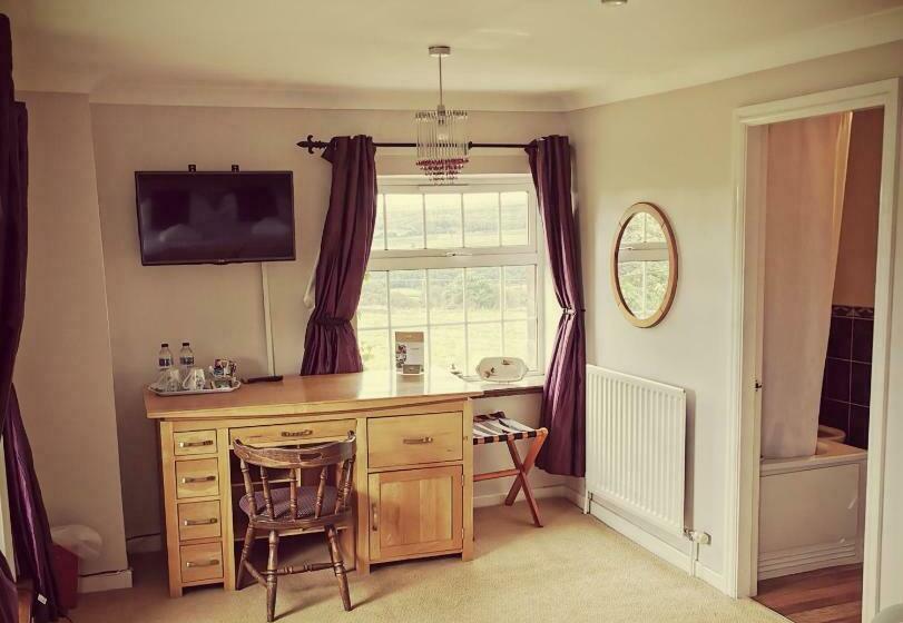 Семейный Номер, The Manor House Inn