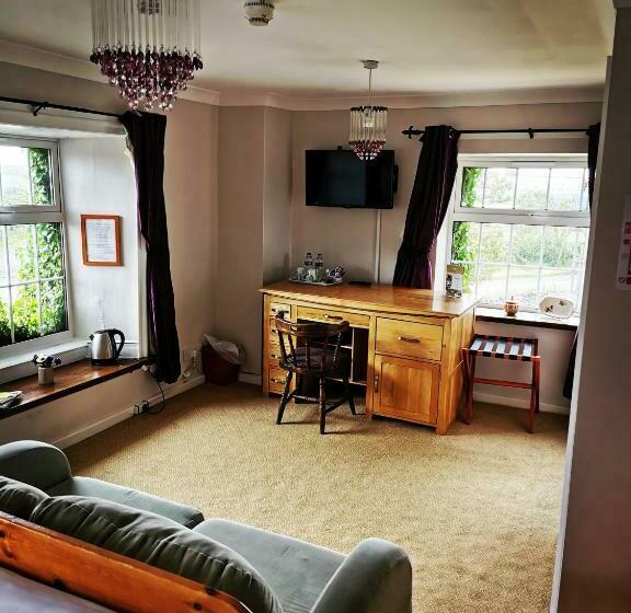 Семейный Номер, The Manor House Inn