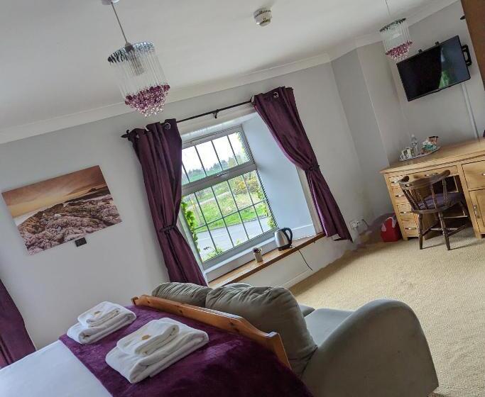 Семейный Номер, The Manor House Inn