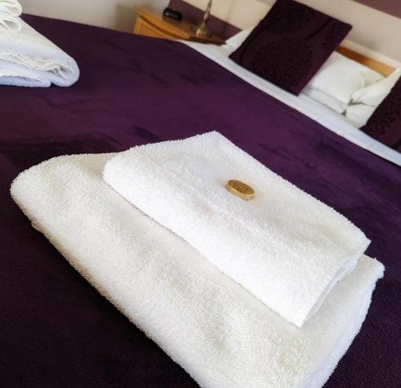 Семейный Номер, The Manor House Inn