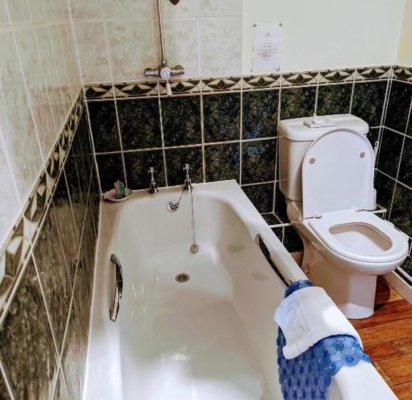 Семейный Номер, The Manor House Inn