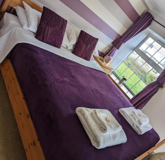 Семейный Номер, The Manor House Inn