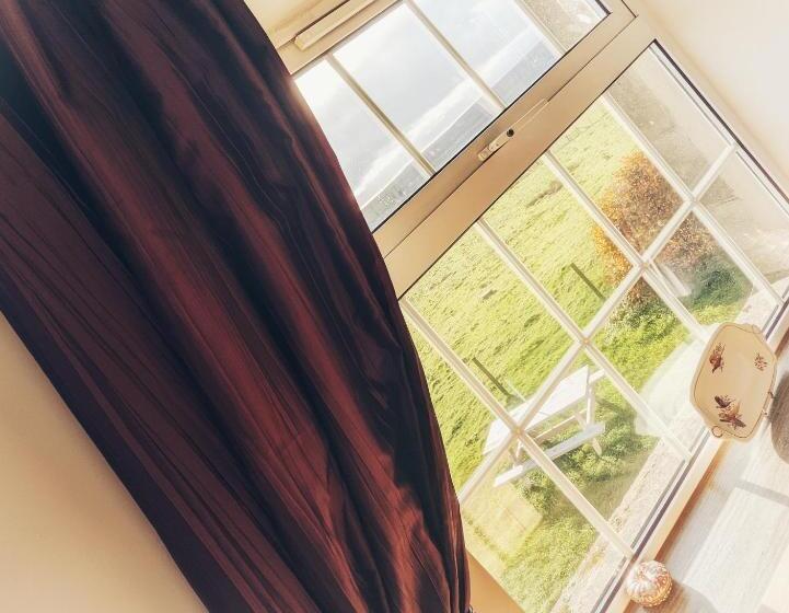 Семейный Номер, The Manor House Inn