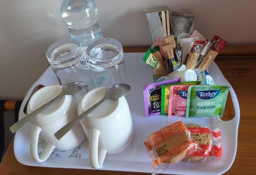 Семейный Номер, The Manor House Inn