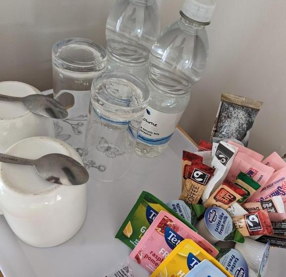 Семейный Номер, The Manor House Inn