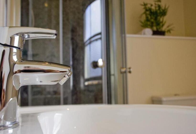 スタンダードルーム, The Wheatsheaf