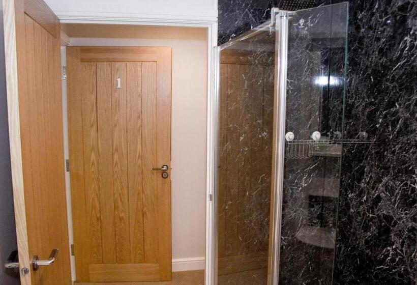 スタンダードルーム, The Wheatsheaf