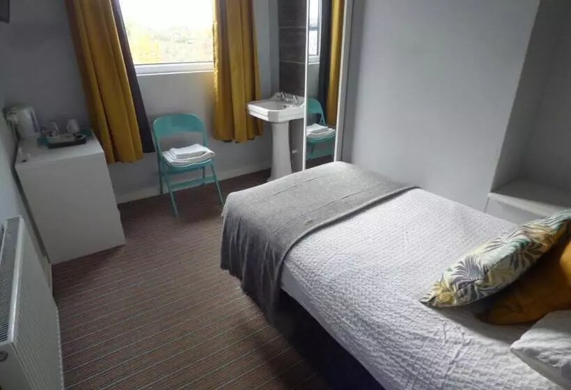 Standard Single Room Shared Bathroom, Wheldale