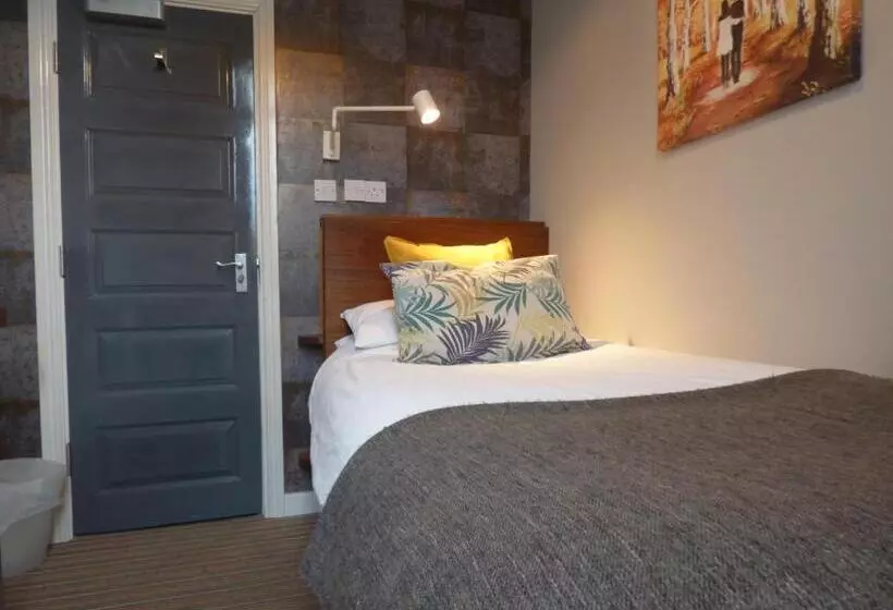 Standard Single Room Shared Bathroom, Wheldale
