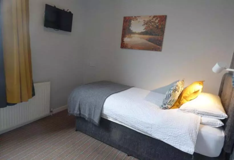 Standard Single Room Shared Bathroom, Wheldale