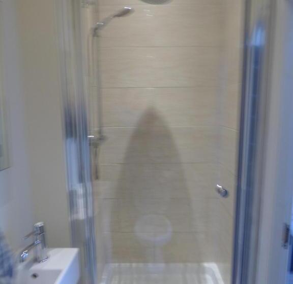 غرفة قياسية ثلاثية, Wheldale