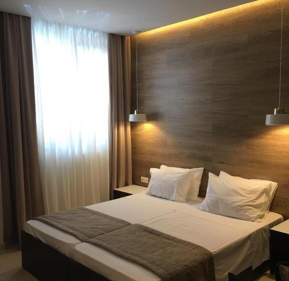 غرفة قياسية, Maison