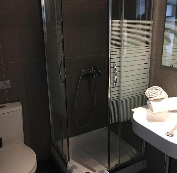 غرفة قياسية ثلاثية, Maison