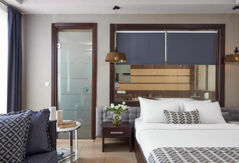 جناح جونيور, Maison