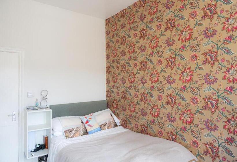 غرفة قياسية فردية, Dene House