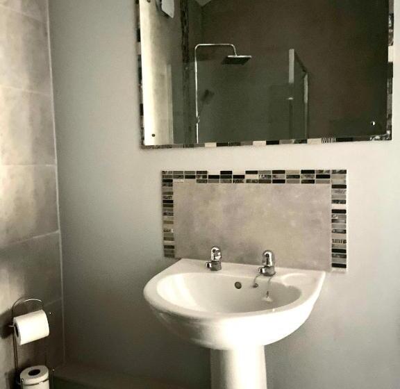 Номер Стандарт Индивидуальный Совместная Ванная, The Mountview