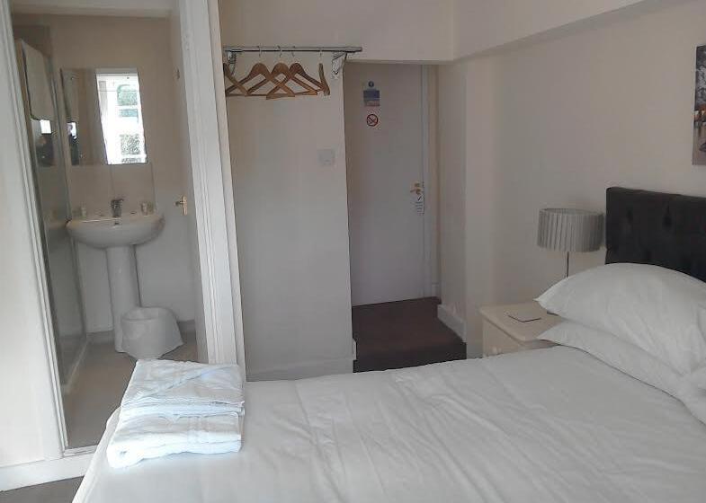 חדר סטנדרט, The Queens Head