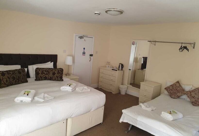 חדר משפחתי, The Queens Head