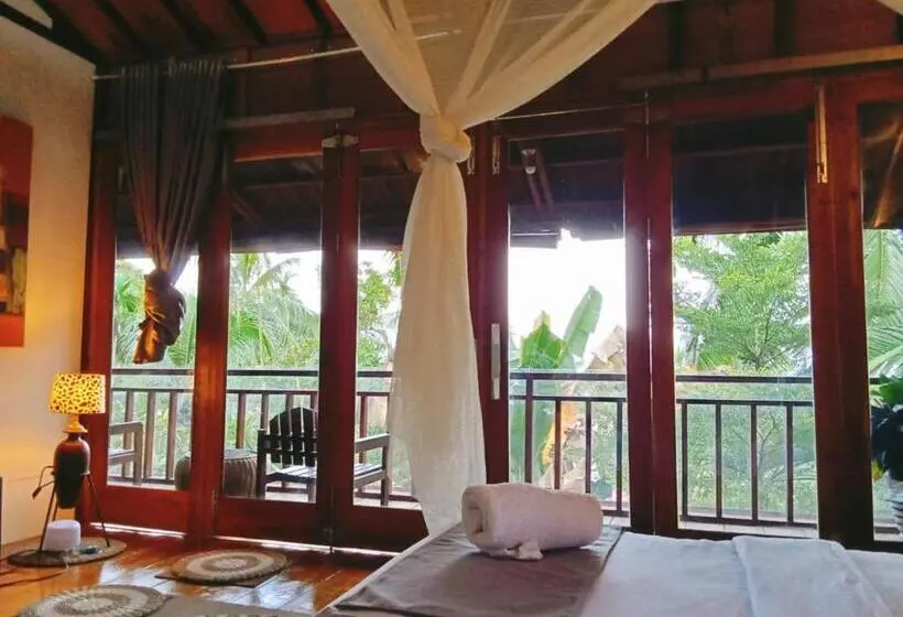 اتاق لوکس با چشم‌انداز دریا, Air Manis Hillside Villa Cafe & Resto