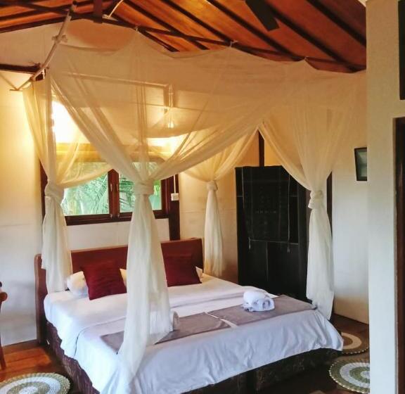 オーシャンビューデラックスルーム, Air Manis Hillside Villa Cafe & Resto