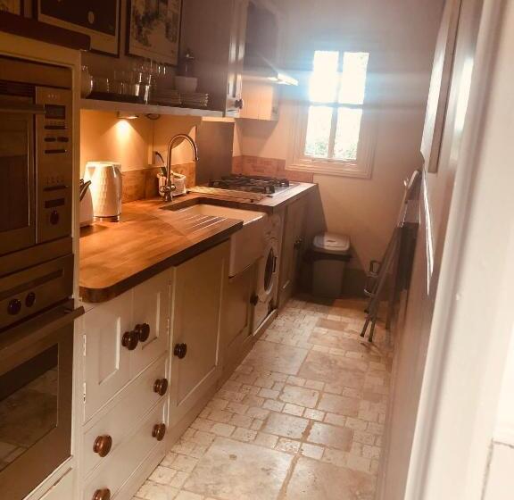 Номер Стандарт, Bootmenders B&b